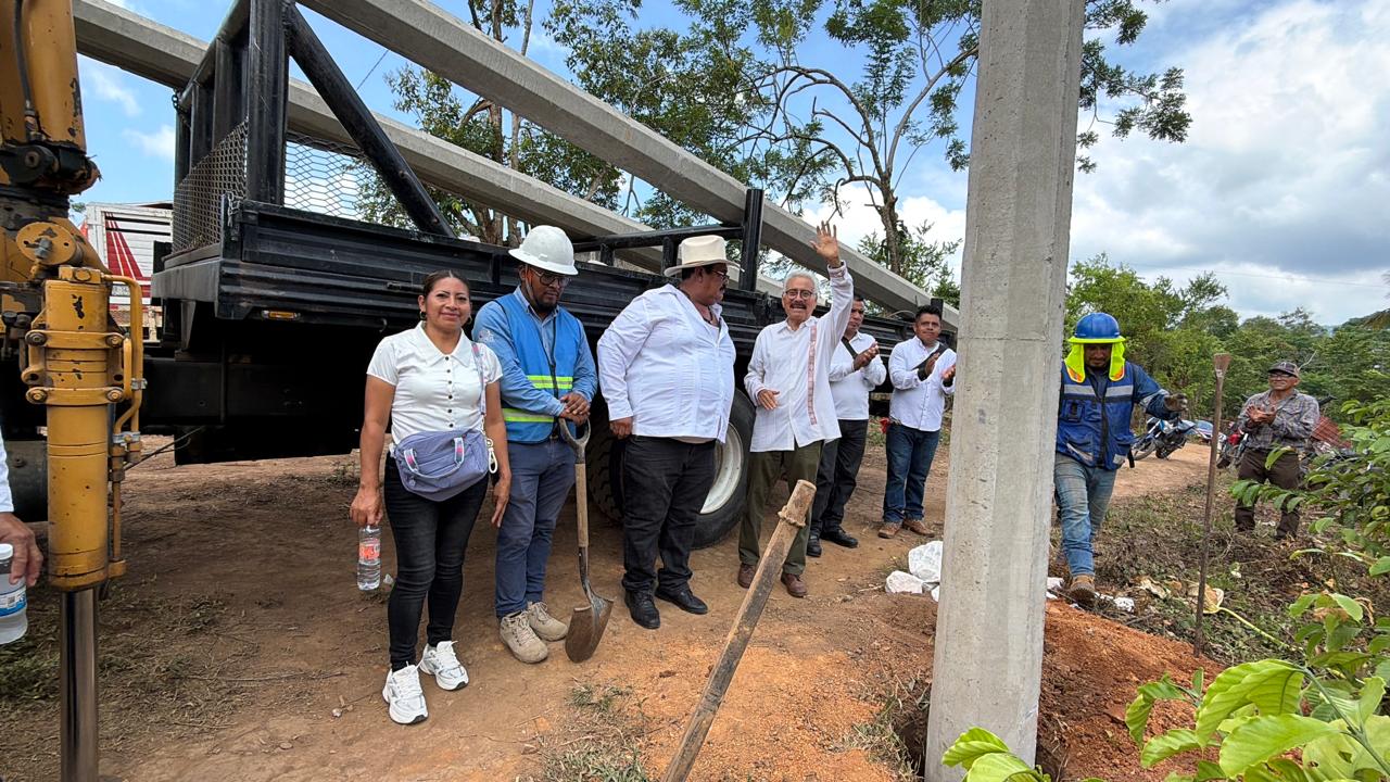 APERTURA DE OBRA DE SERVICIO ELECTRICO E INSTALACION DE TRANSFORMADORES EN LA COMUNIDAD DE ESCOLAPA CHIMALAPA
